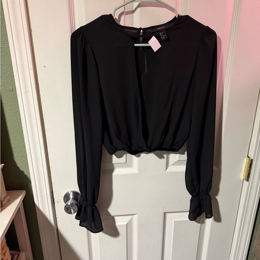 ❄️Forever 21 Elegant Black Cropped Blouse